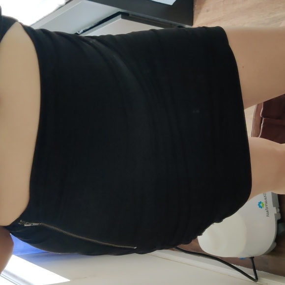 Elizabeth and James small side zip mini skirt - Picture 4 of 4